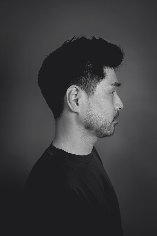 Stuart Kim — 03-profile portrait, gray duotone treatment